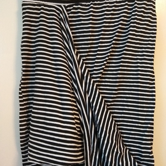 Asymmetrical skirt NWT - Picture 3 of 5